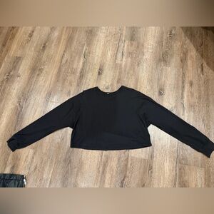 Cropped long sleeve Lululemon shirt